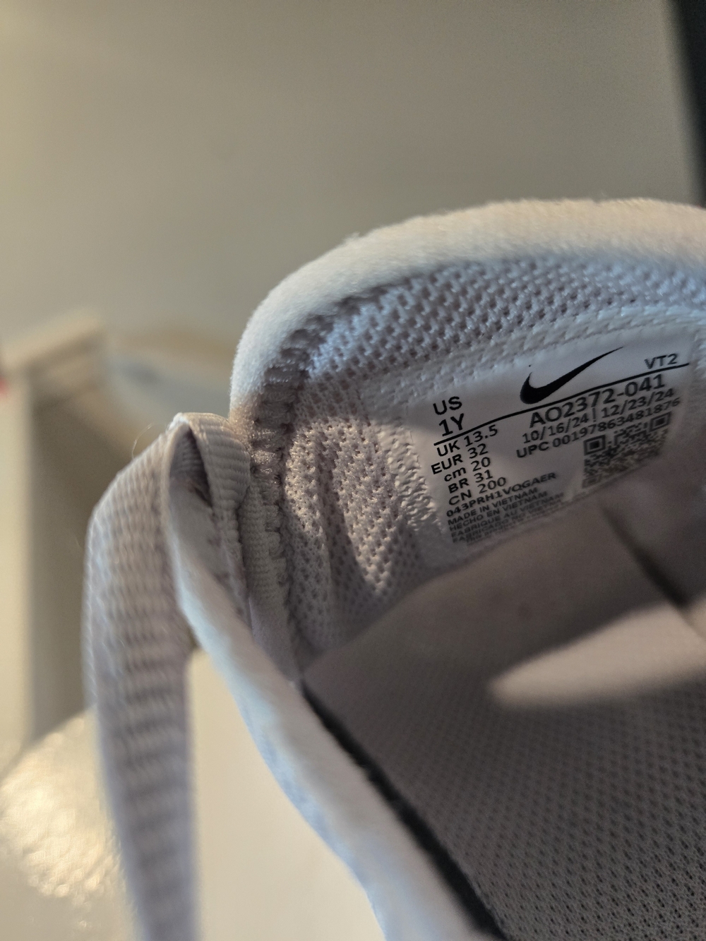 Nike Kids' Air Max 270 Size 1 Lightweight Mesh Sneaker - White/Blue - Picture 4 of 4